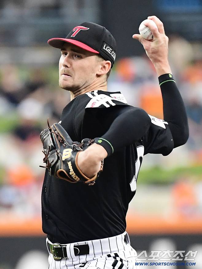 27일 대전 한화생명볼파크에서 열린 KBO리그 한화와 LG의 경기. 투구를 준비하고 있는 LG 톨허스트. 대전=송정헌 기자songs@sportschosun.com/2025.09.27/