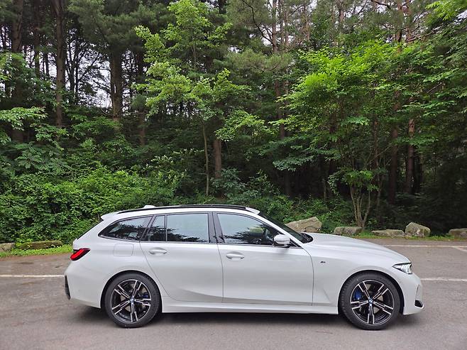 BMW 320i 투어링 M 스포츠. /권유정 기자