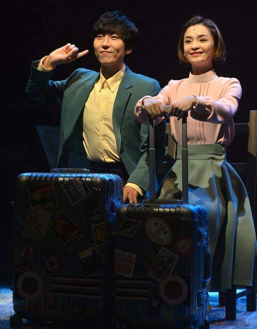 10월 개막하는 뮤지컬 ‘어쩌면 해피엔딩’ 10주년 기념공연에 출연하는 초연배우 김재범·전미도. [사진 각 제작사]