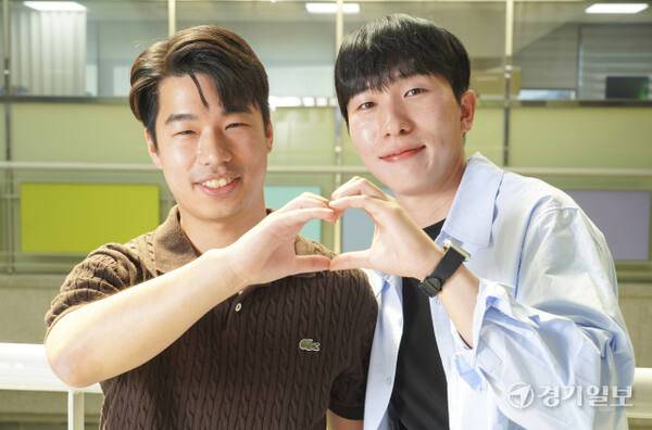 경기일보와 인터뷰를 진행한 양주시청 홍보정책담당관 정겨운 주무관(왼쪽)과 채지석 주무관이 미소 짓고 있다. 홍기웅기자