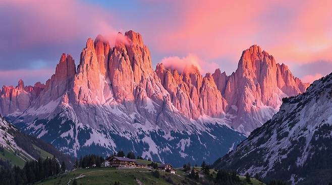 엔로사디라의 절정. 처음 보는 사람은 숨 쉬는 것도 잊어버릴 정도로 황홀한 빛으로 빛난다. [출처 미상]