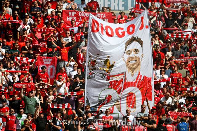 디오구 조타의 사망을 추모하는 리버풀 팬들./게티이미지코리아