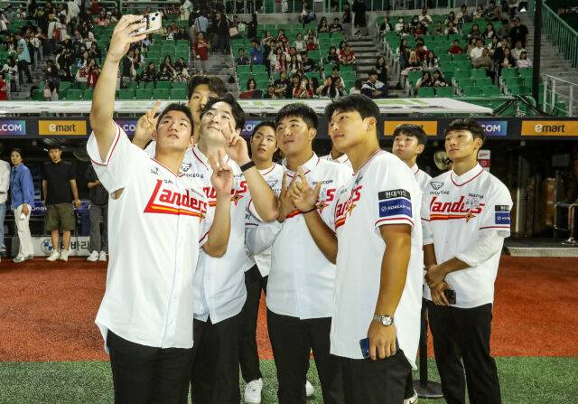 SSG랜더스가 2026 신인 선수 10명 전원과 계약을 완료했다./SSG 랜더스