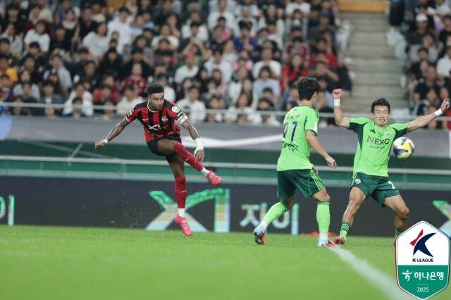 서울과 전북의 경기 모습/한국프로축구연맹