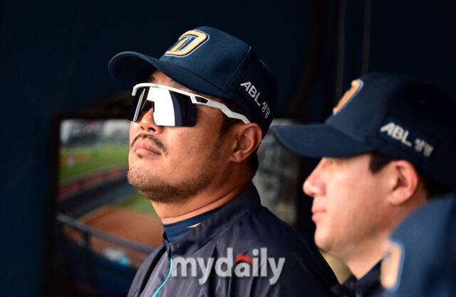 2025년 6월 19일 오후 서울 잠실구장에서 '2025 신한 SOL뱅크 KBO 리그' NC 다이노스와 LG 트윈스의 경기. NC 이호준 감독이 경기를 지켜보고 있다./마이데일리