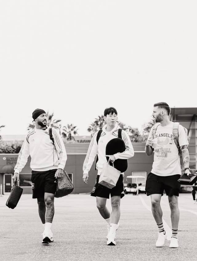 손흥민(가운데). /사진=LAFC SNS