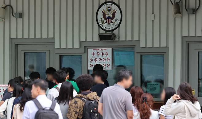 한국 전문 인력 전용 비자 신설과 기존 H-1B 비자 쿼터 확대를 모색해온 정부의 전략 수정이 불가피해 보인다.[사진 | 뉴시스]