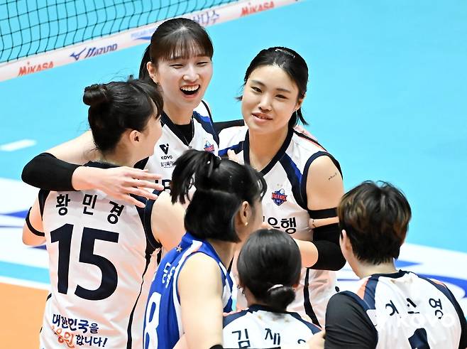 IBK기업은행 선수단 [한국배구연맹 제공. 재배포 및 DB 금지]