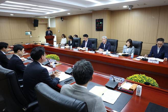 지난 26일 천범산 교육감 권한대행과 김하균 행정부시장 등이 참석한 가운데 열린 '2025년 교육행정협의회' 모습. 사진=시교육청 제공.