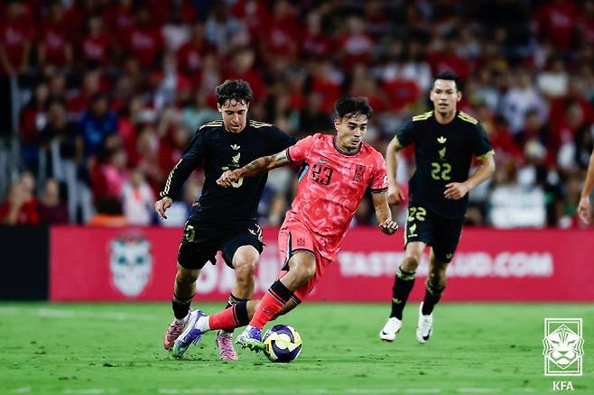 카스트로프는 '공을 빼앗아 이강인에게 연결'하는 임무를 수행했다. 사진제공=대한축구협회