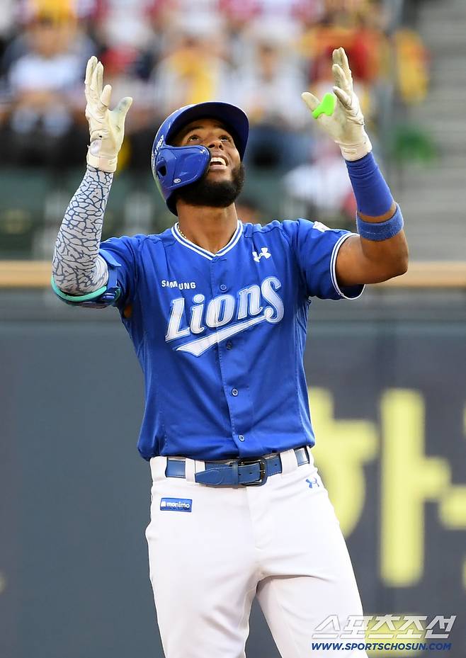 20일 잠실구장에서 열린 LG 트윈스와 삼성 라이온즈의 경기. 2회초 2사 1루 삼성 디아즈가 적시타를 날린 뒤 환호하고 있다. 잠실=박재만 기자 pjm@sportschosun.com/2025.09.20/