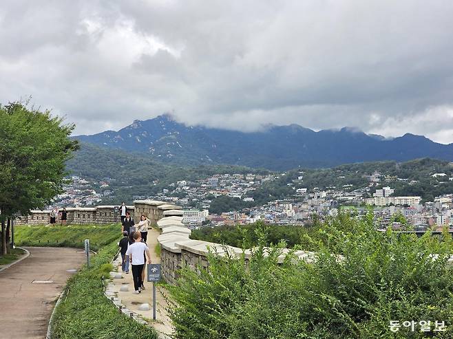 낙산공원 성곽길. 전승훈기자 raphy@donga.com