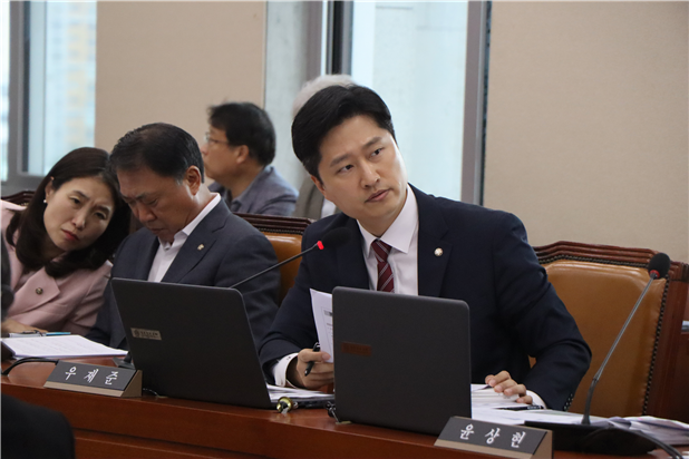 우재준 국민의힘 의원이 지난달 20일 국회 환경노동위원회 전체회의에 참석해 있다. [우재준 의원실 제공]