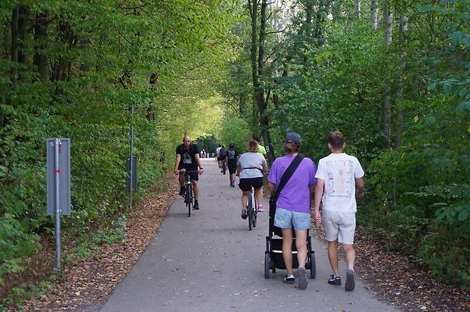 ‘카바티 우즈’에서 여유로운 시간을 보내는 사람들. 장보영 제공