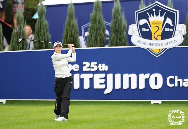 성유진이 28일 경기 여주 블루헤런 컨트리클럽에서 열린 제25회 하이트진로 챔피언십 최종 라운드 1번 홀에서 티샷하고 있다. KLPGA 제공