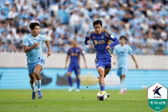 울산 백인우(오른쪽). 사진[연합뉴스]