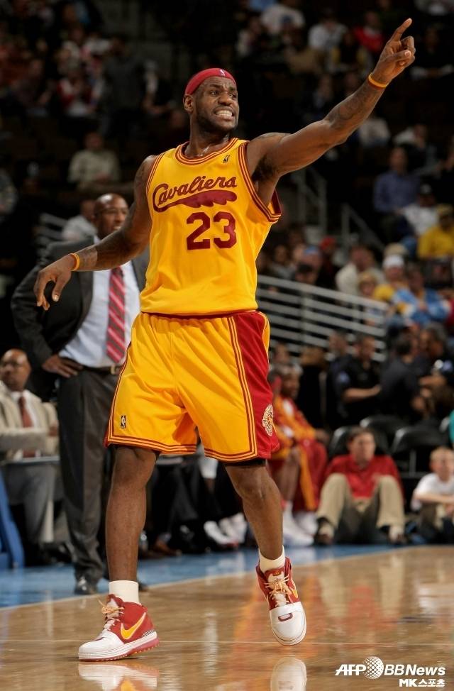 만약 제임스가 클리블랜드로 돌아가 마지막을 함께한다면, 그리고 우승에 도전, 성공한다면 그보다 더한 낭만은 없다. 제임스에게 있어 클리블랜드는 위대한 커리어의 시작이었고 전성기를 함께한 보금자리였다. 마지막까지 함께하는 건 감동적인 일이다. 사진=AFPBBNews=News1