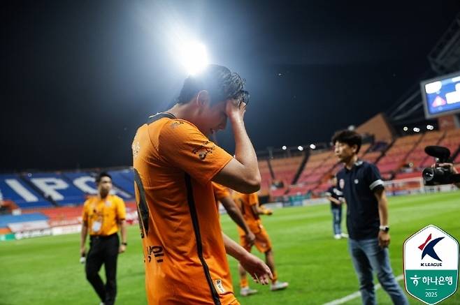 제주 SK 신상은이 경기 후 실망감을 감추지 못하고 있다. 사진=한국프로축구연맹