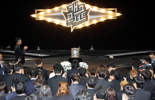 서울 영등포구 여의도 KBS 개그콘서트 녹화 세트장에서 28일 개그맨 전유성의 노제가 열렸다. /사진=뉴스1