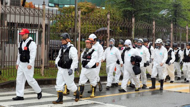 경찰·소방·국립과학수사연구원 등으로 구성된 합동감식반 관계자들이 28일 대전 유성구 국가정보자원관리원으로 들어서고 있다. 연합뉴스