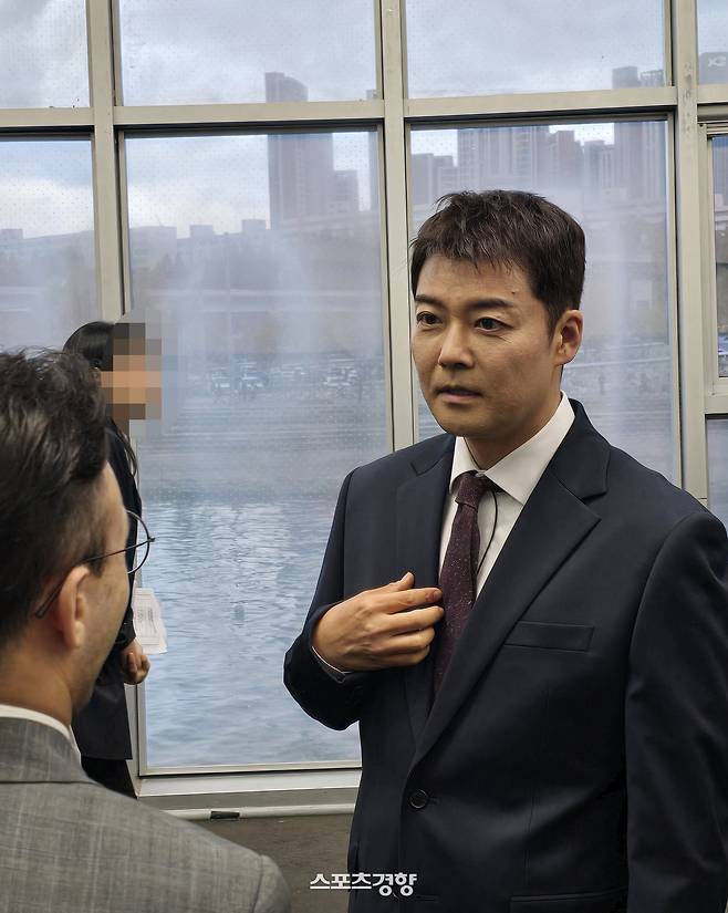 럭키 결혼식에서 사회를 맡은 방송인 전현무. 럭키 지인 제공