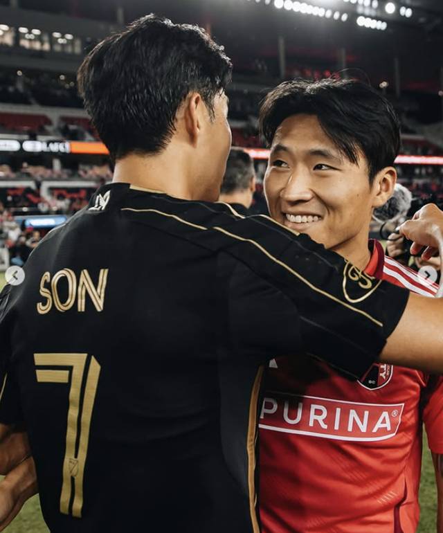 손흥민과 정상빈이 포옹하며 인사를 나누고 있다. /사진=LAFC SNS