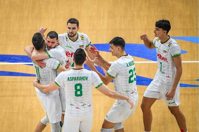 득점 후 기뻐하는 불가리아 남자배구 대표팀 선수들 [FIVB 홈피 캡처. 재판매 및 DB 금지]