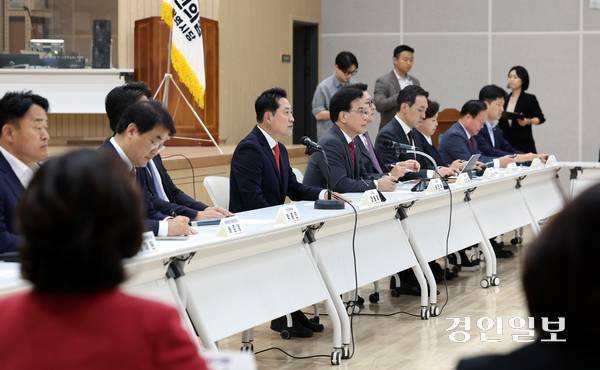 장동혁 국민의힘 대표가 29일 인천시 중구 인천관광공사에서 열린 인천 현장최고위원회의에서 발언하고 있다. 2025.9.29 /김용국기자 yong@kyeongin.com