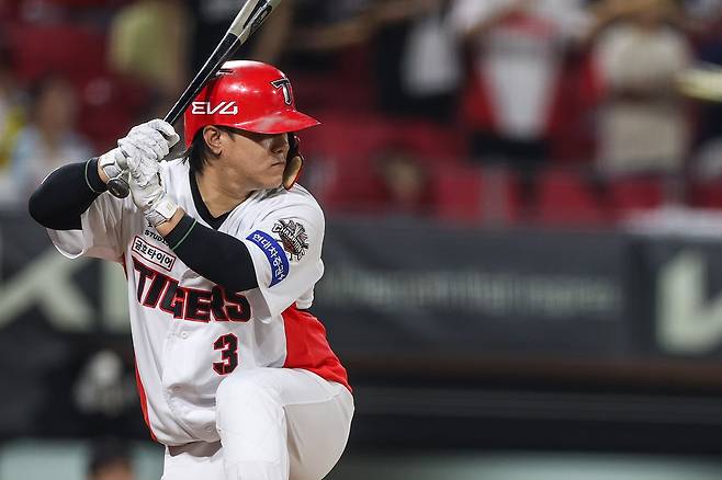 KIA 타이거즈 김선빈이 지난 27일 홈 NC전에서 1천707번째 출장하며 ‘바람의 아들’ 이종범을 넘어 타이거즈 프랜차이즈 최다 출장 신기록을 세웠다. /사진=KIA 타이거즈 제공