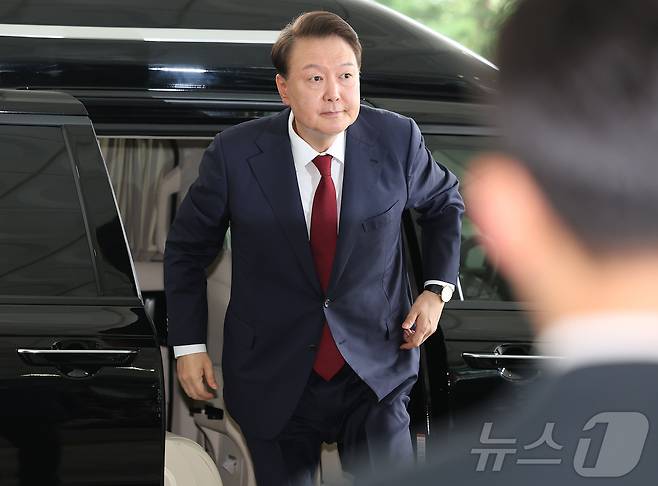윤석열 전 대통령이 지난 6월 28일 오전 대면 조사를 받기 위해 서울 서초구 서울고검에 마련된 내란특검 사무실로 출석하고 있다. (공동취재)/뉴스1 ⓒ News1 김성진 기자
