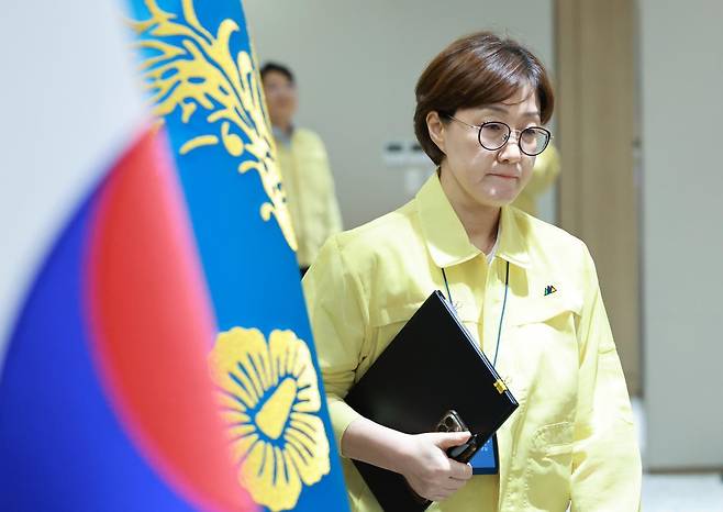 김현지 총무비서관이 18일 서울 용산 대통령실 청사에서 열린 제1회 을지국무회의 및 제37회 국무회의에 배석하고 있다.  2025.08.18. 대통령실통신사진기자단