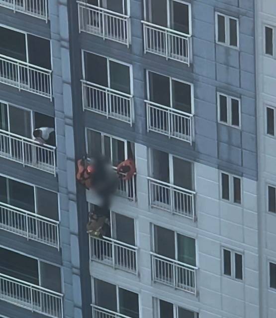 23층 아파트 구조 장면 [사진=독자제공/연합뉴스]