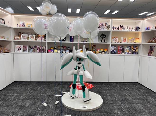 NHN 아뜰리에의 업무공간 입구는 담당 게임 굿즈(상품)로 가득차있다./사진제공=NHN