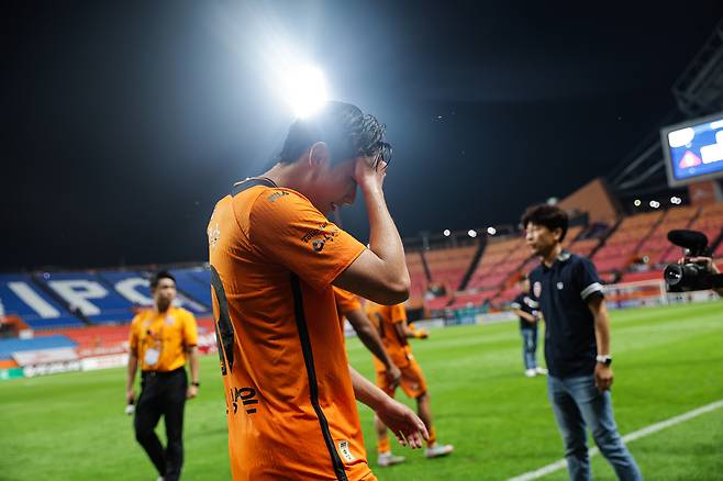 제주 SK 신상은이 28일 수원FC와의 2025 K리그1 31라운드 홈 경기에서 패한 뒤 아쉬워하고 있다. 프로축구연맹 제공