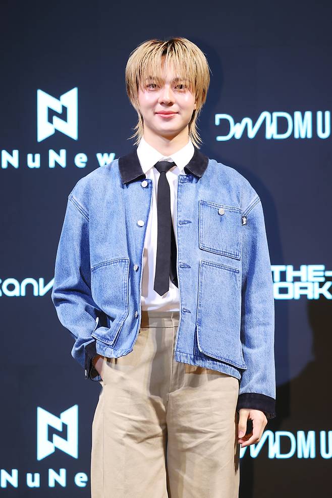 태국 가수 누뉴 차와린이 29일 오후 서울 강남구 라움아트센터에서 열린 싱글 ‘리브 미 위드 유어 러브(LEAVE ME WITH YOUR LOVE)’ 발매 기념 기자간담회에서 포즈를 취하고 있다. 연합뉴스