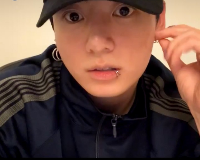 그룹 방탄소년단 정국 인스타그램 라이브 방송 중 캡처. 온라인 커뮤니티