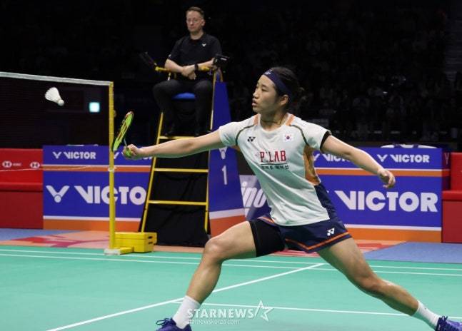 안세영이 야마구치의 공격을 받아내고 있다. /사진=김진경 대기자