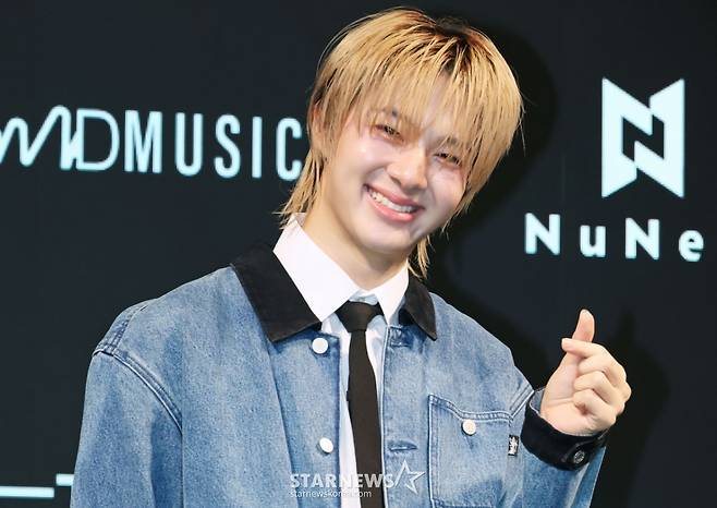 싱글 '리브 미 위드 유어 러브'(LEAVE ME WITH YOUR LOVE)를 발매하며 한국데뷔를 앞둔 태국의 '국민 아들' 가수 겸 배우 누뉴 차와린(Nunew Chawarin)이 29일 오후 서울 강남구 역삼동 라움아트센터에서 진행된 기자간담회에서 포즈를 취하고 있다. 누뉴는 오는 10월 1일 쇼케이스를 열고 데뷔한다. /사진=이동훈 photoguy@