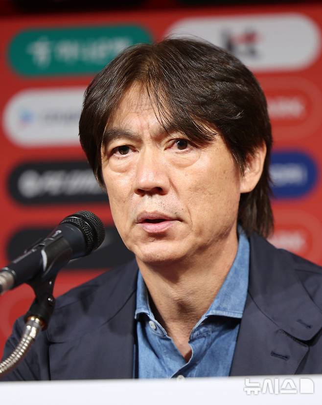 홍명보 한국 축구 국가대표팀 감독이 29일 오후 서울 종로구 축구회관에서 10월 A매치 소집 명단을 발표하고 있다. /사진=뉴시스