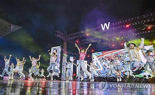 2025 원주 댄싱카니발 성료
    (원주=연합뉴스) 강원 원주문화재단은 지역 대표 축제인 2025 원주 댄싱카니발이 사흘간 30여만명의 방문객을 기록하며 28일 성료했다고 밝혔다.
    사진은 원주시 명륜동 댄싱공연장에서 지난 26일 열린 개막 무대. 2025.9.28 [원주문화재단 제공. 재판매 및 DB 금지]
    yangdoo@yna.co.kr
(끝)