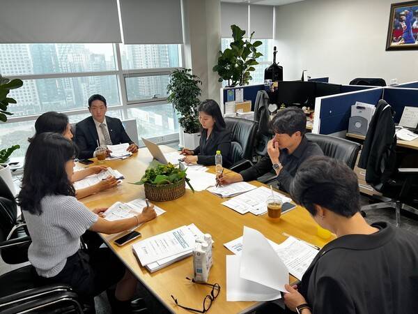 대한체육회 스포츠개혁위원회 김로한 공동위원장 등 위원들이 회의를 하고 있다. /사진=스포츠개혁위원회 제공