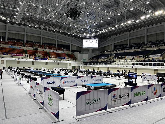 제106회 전국체육대회 당구종목이 열리는 부상광역시 기장체육관 내부 전경. 대한당구연맹 제공