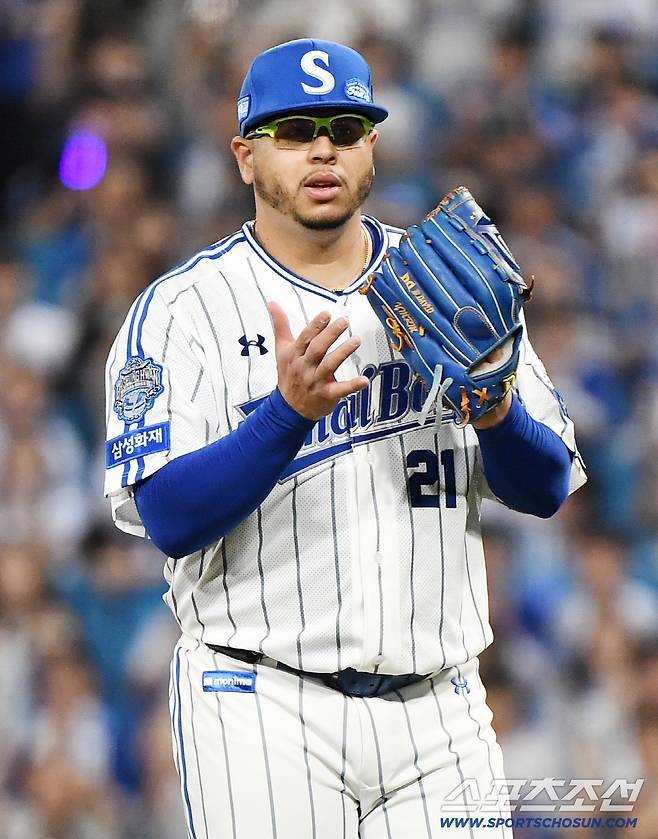 30일 대구 라이온즈파크에서 열린 KIA-삼성전. 7회까지 무실점으로 호투한 후라도가 이닝을 마친 후 마운드를 내려오고 있다. 대구=정재근 기자 cjg@sportschosun.com/2025.9.30/