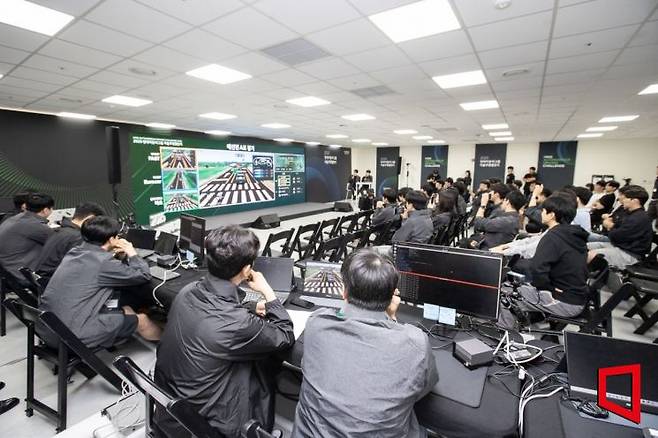현대자동차그룹은 30일 서울 성동구 '팩토리얼 성수'에서 대학생 대상 자율주행 경진대회 '2025 자율주행 챌린지' 2차 대회 결승전을 개최했다고 밝혔다. 현대차