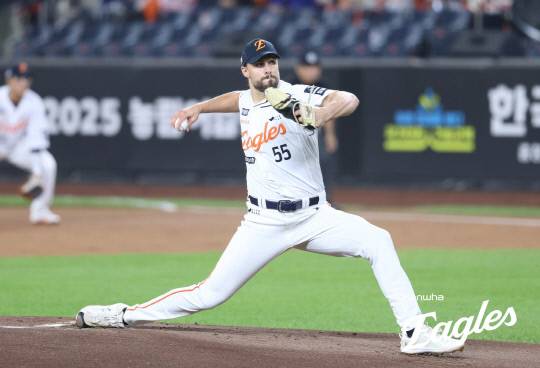 30일 대전한화생명볼파크에서 열린 한화이글스와 롯데자이언츠와 정규시즌 마지막 홈 경기에서 라이언 와이스가 역투하고 있다. 한화이글스 제공