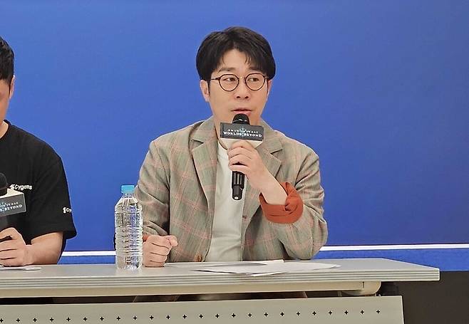 ▲ 지난 5월 섀도우버스 월즈 비욘드 체험회에 참석한 키무라 유이토 프로듀서