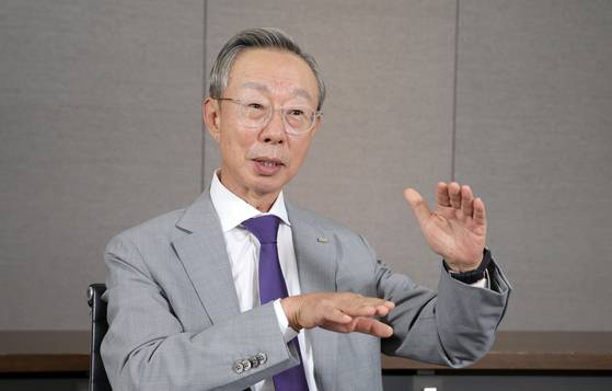 노루홀딩스 한영재 회장이 지난 15일 서울 역삼동 사무실에서 중앙일보와 인터뷰하고 있다. 강정현 기자