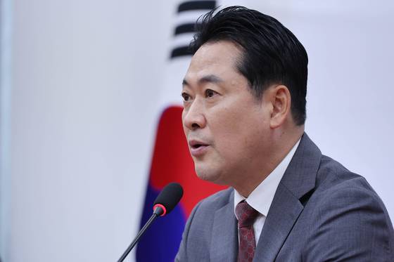 장동혁 국민의힘 대표가 30일 오후 국회에서 국정자원 화재로 인한 소상공인 피해 대책 마련 촉구 입장을 발표하고 있다. 임현동 기자