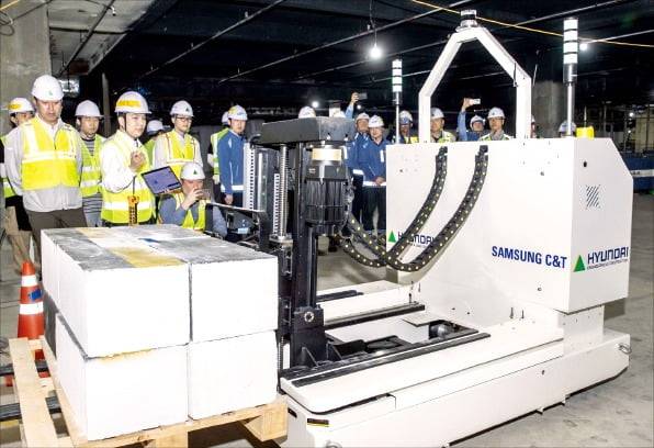 삼성물산-현대건설 ‘스마트 자재 운반 로봇’ 기술 시연회. /삼성물산 제공