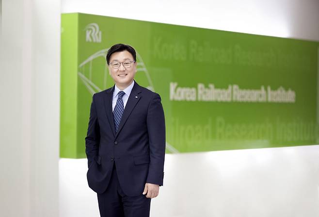 사공명 한국철도기술연구원 원장은 매일경제신문과 인터뷰하면서 이재명 정부 국정과제에 포함된 ‘시속 400km 열차 개발’ 청사진을 소개했다. [철도연]